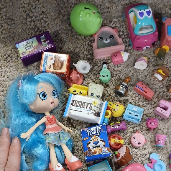 Shopkins Lot Of 63 With Dolls - Picture 2 of 11